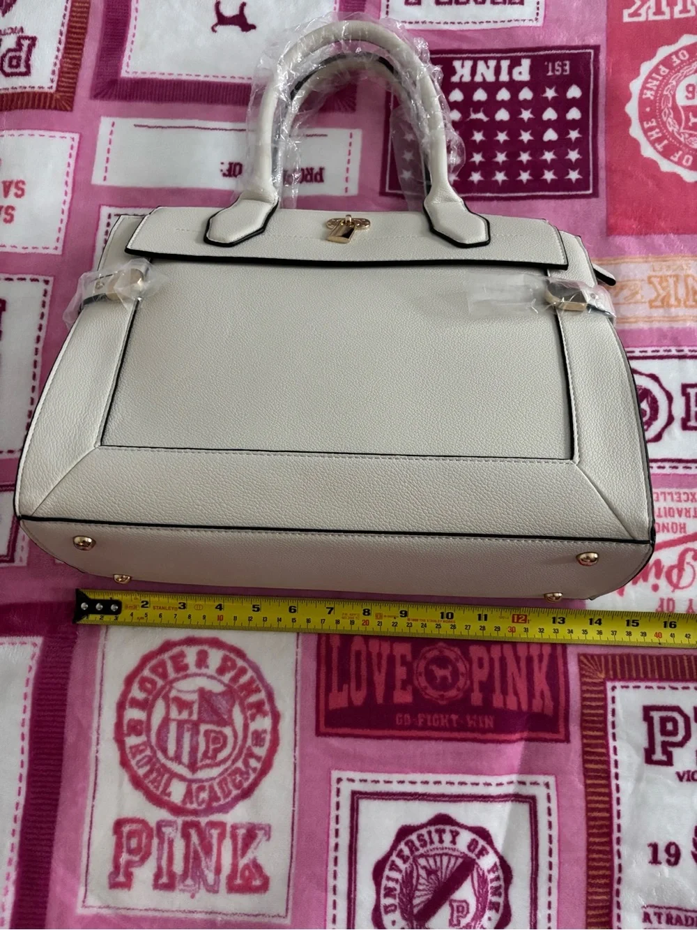 N/A elegant cream